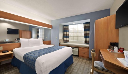 Standard Room, 1 Queen Bed