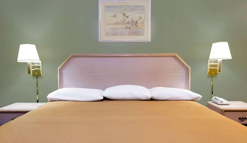 Room, 1 King Bed, Accessible, Smoking (Mobility)