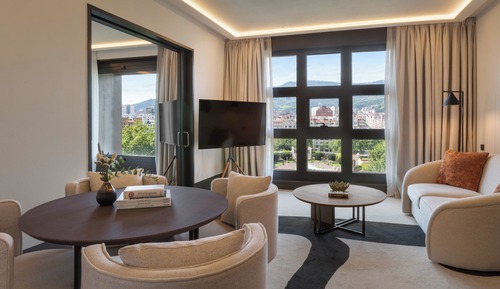 Suite The Level