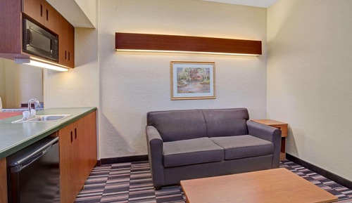Business Studio Suite, 1 Queen Bed, Non Smoking