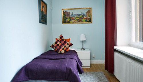 Single Room, Shared Bathroom (Located in corridor)