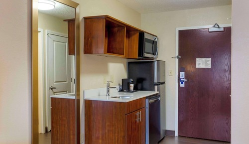 Efficiency, Room, 1 King Bed, Non Smoking, Kitchenette
