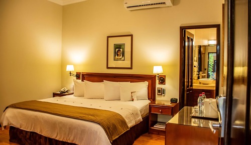 Standard Room, 1 King Bed, Non Smoking, Bathtub