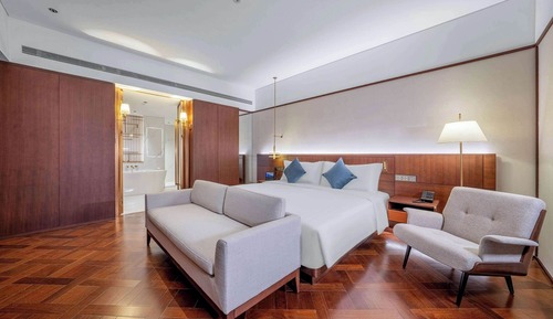 Executive Suite, 1 King Bed, Non Smoking (Deluxe)