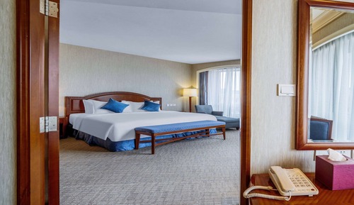 Superior Suite, 1 King Bed, Non Smoking