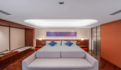 Business Suite, 1 King Bed, Non Smoking (Executive)