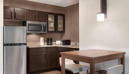 Suite, 2 Bedrooms (Mobility/Hearing Access, Roll-In Shwr)