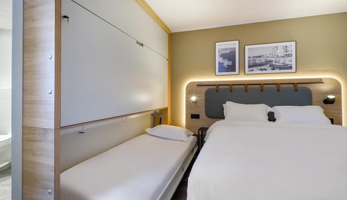 Room, 3 Twin Beds (Next Generation)