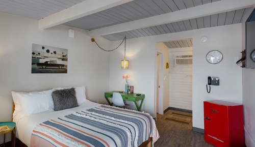 Standard Room, 1 Queen Bed