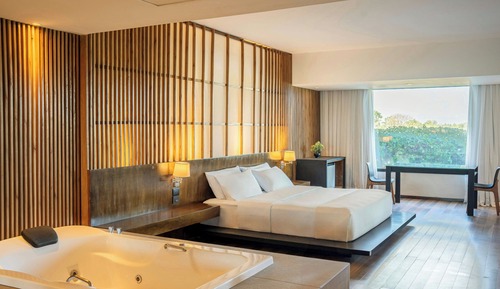 Junior Suite, 1 King Bed, River View