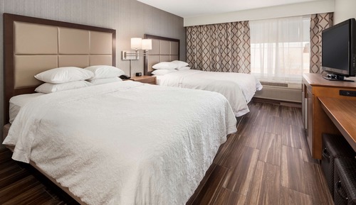 Suite, Multiple Beds, Bathtub (Mobility & Hearing)