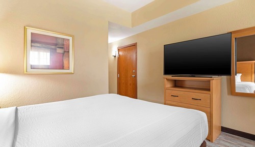 Standard Room, 1 Queen Bed with Sofa bed, Accessible, Refrigerator & Microwave (with Sofabed)