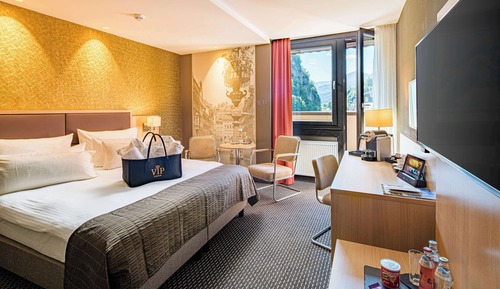 Comfort Room, 1 King Bed, Balcony
