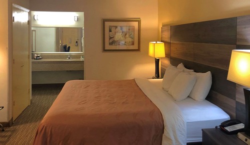 Room, 1 King Bed, Accessible, Smoking
