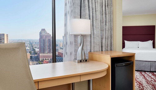 Room, 1 Queen Bed, Accessible, Bathtub