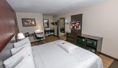Premium Room, 1 King Bed (Upgraded Bedding & Snack, Smoke Free)