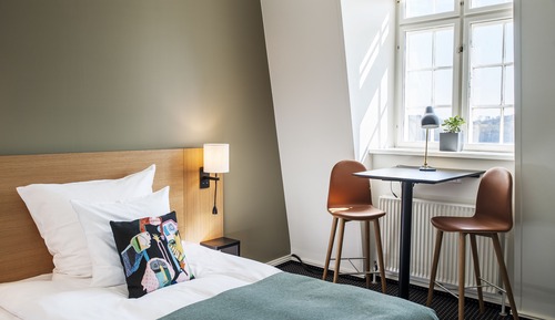 Small double room - 1 queen bed 140 cm - fjord view - main building
