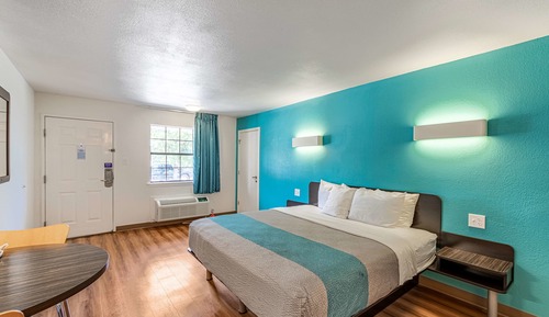 Deluxe Room, 1 King Bed, Smoking, Refrigerator & Microwave