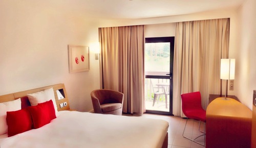 Standard Room, 1 King Bed, Balcony