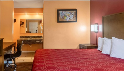 Standard Room, 1 Queen Bed, Non Smoking