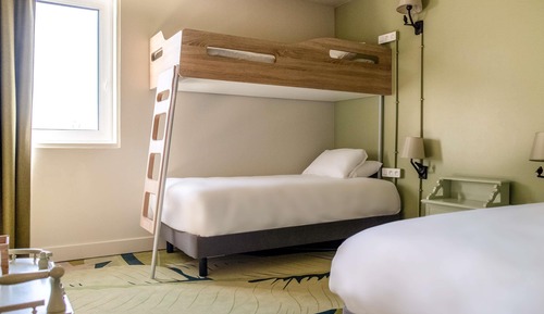 Room, Multiple Beds (Tribe)