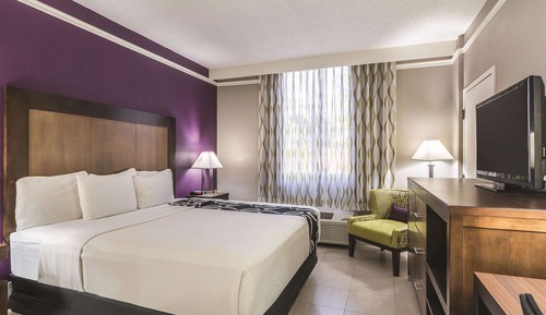 Room, 1 King Bed, Accessible, Bathtub (Mobility/Hearing, Grab bars)