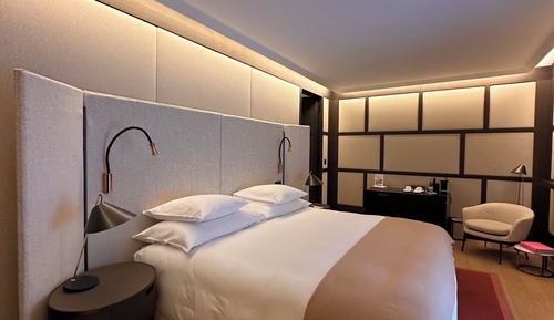 Room (Serlas)