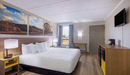 Room, 1 King Bed, Non Smoking