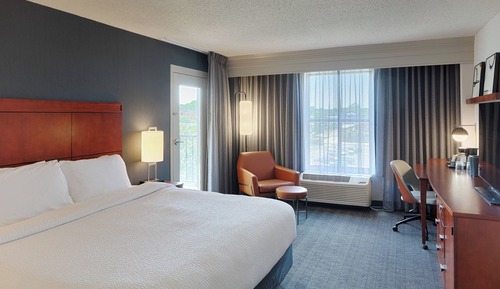 Room, 1 King Bed, Balcony (Hearing Accessible)