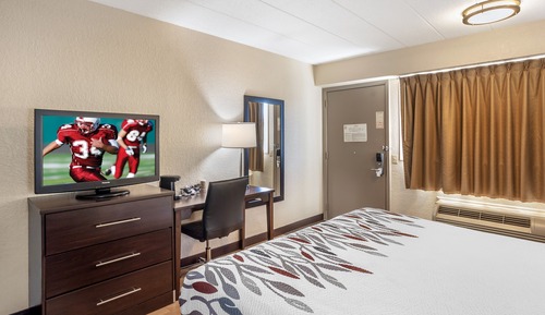 Business Room, 1 King Bed, Accessible (Smoke Free)