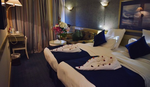 Room, Partial Sea View