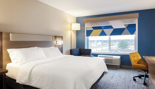 Standard Room, 1 King Bed, River View