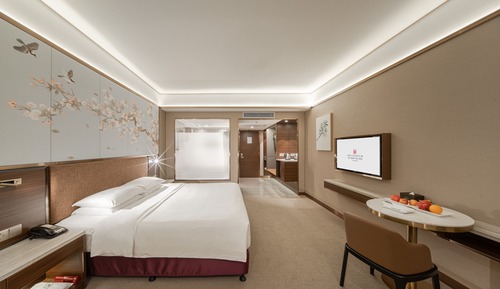Premier Deluxe King Bed Room
