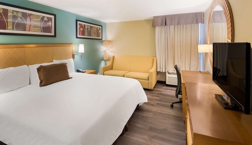Standard Studio, 1 King Bed, Non Smoking, Kitchenette