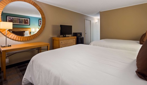 Standard Room, 2 Double Beds, Accessible, Bathtub
