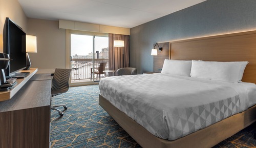 Premium Room, 1 King Bed, River View, Corner