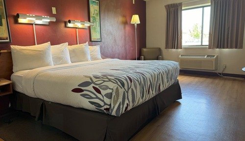 Deluxe Room, 1 King Bed, Non Smoking