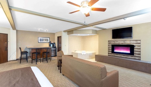 Deluxe Studio Suite, 1 King Bed, Non Smoking