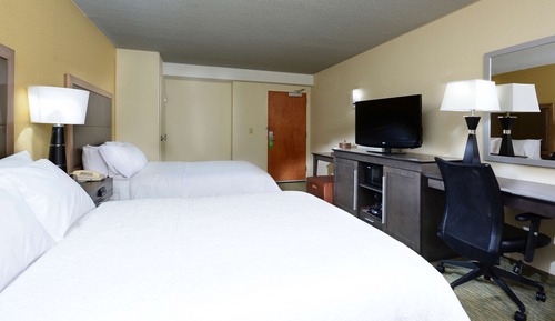 Room, 2 Queen Beds, Accessible, Non Smoking (Roll-in Shower)