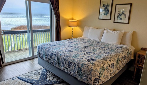 Signature Suite, 1 King Bed with Sofa bed, Balcony, Ocean View (King Suite (0 Pet - Adult Only))