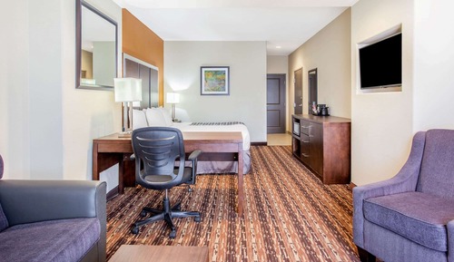 Deluxe Suite, 1 King Bed, Non Smoking