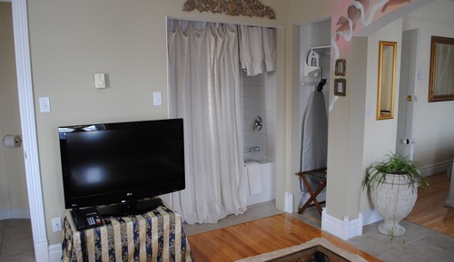 Grand Suite, 1 Queen Bed, Private Bathroom, City View