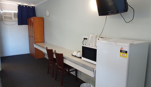 Standard Room (Queen 2 singles)