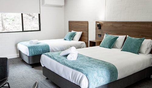 Standard Suite, 1 Bedroom, Non Smoking (Queen/Single)