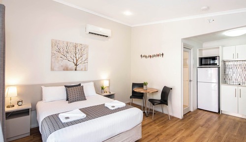 Deluxe Cabin, 1 Queen Bed