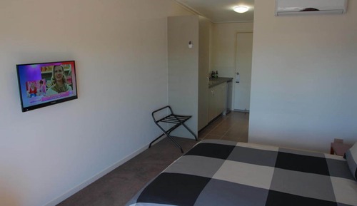 Standard Room, Non Smoking, Kitchenette (Queen Disabled)
