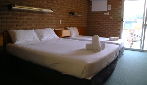 Standard Suite, 1 Bedroom, Non Smoking, Kitchenette (Triple Room)