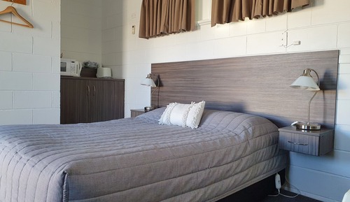 Standard Queen Room