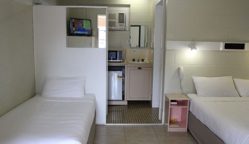 Pet Friendly Room (1 Queen/Double and 1 Single Bed)