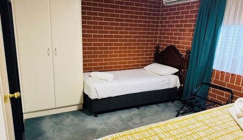 King Twin Bed Apartment